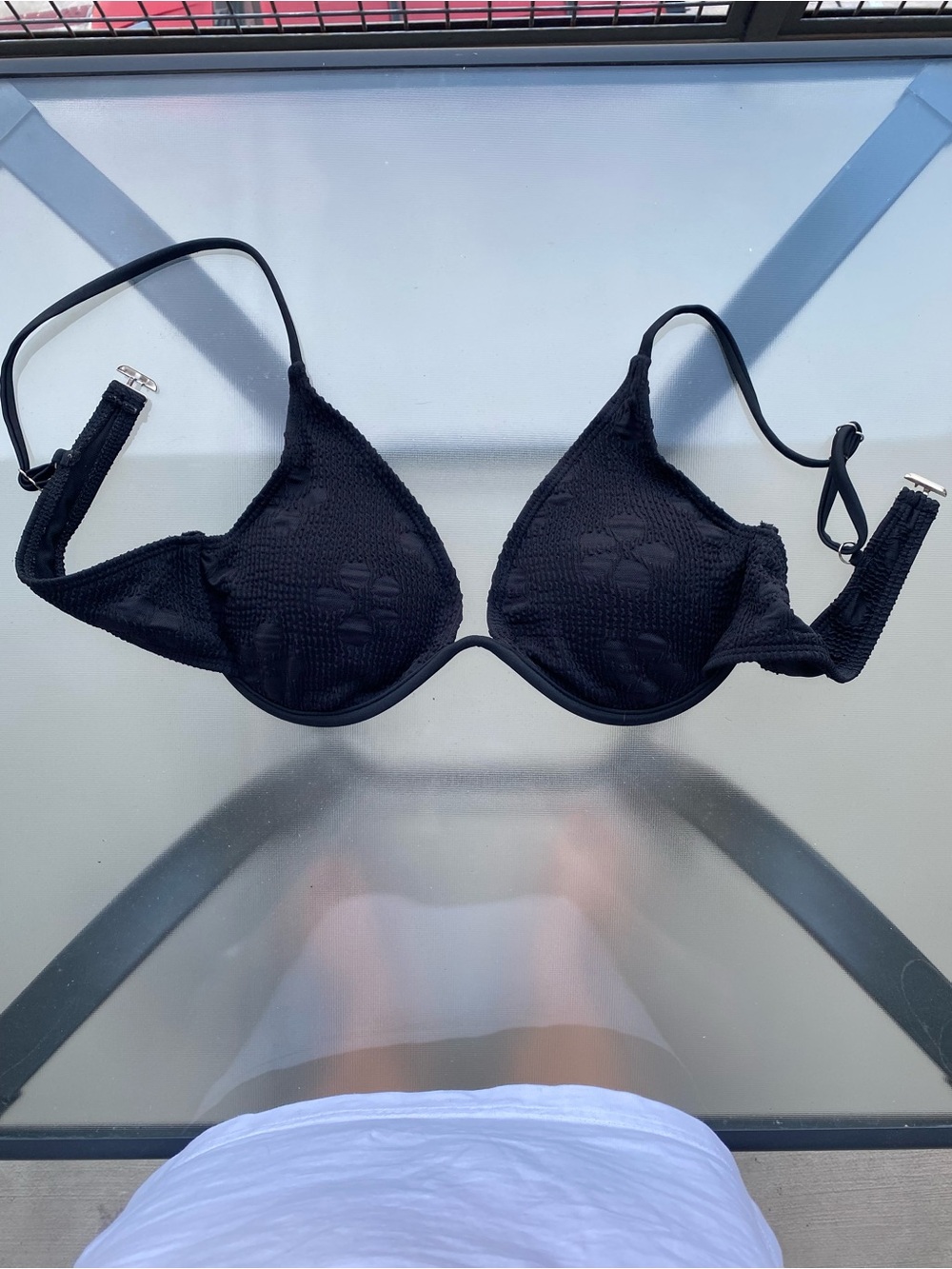 SHEIN Black Textured Lace-Look Underwire Bikini Top